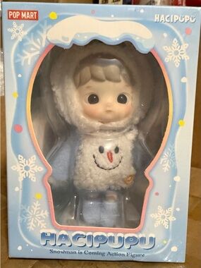 POP MART HACIPUPU Snowman is Coming Action Figure